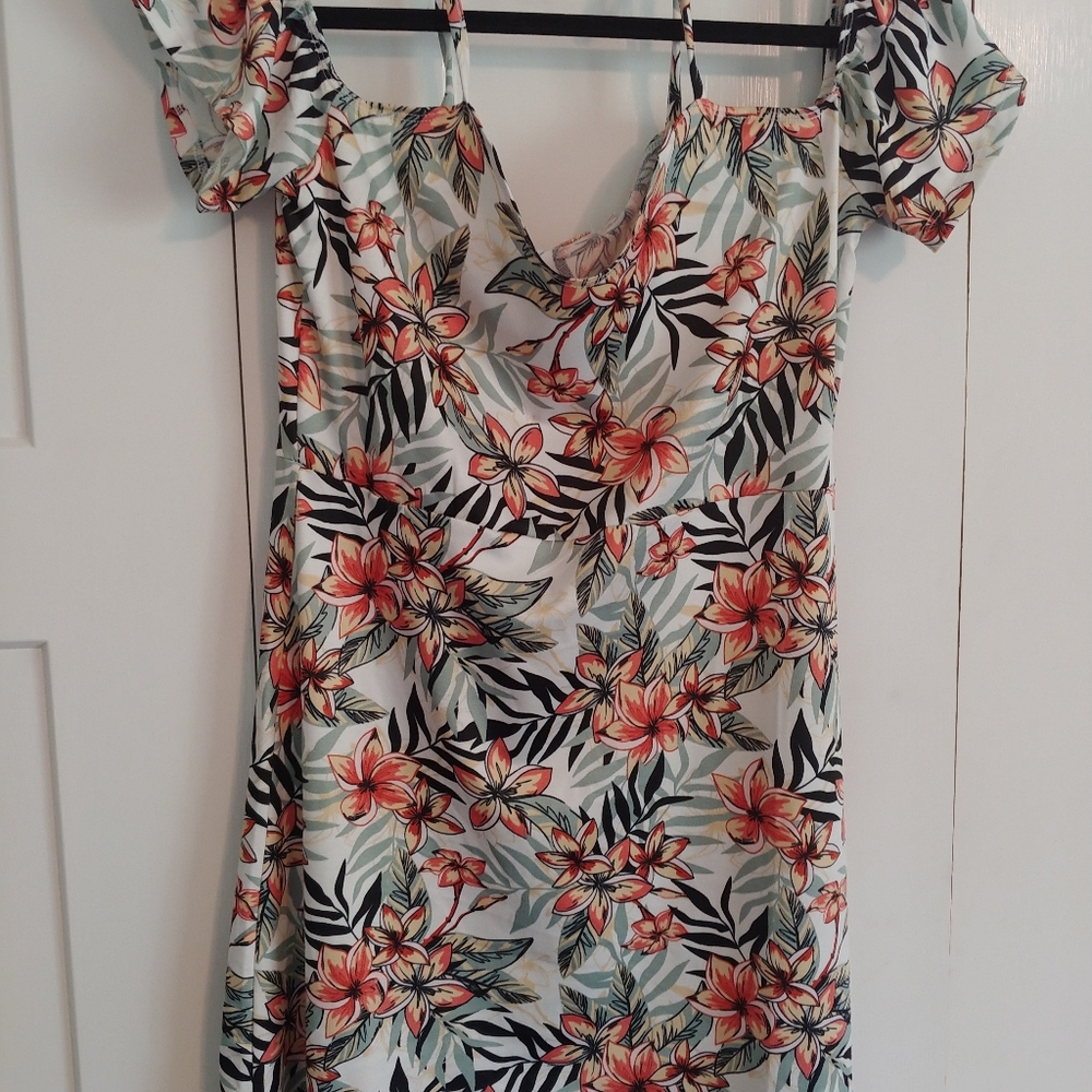 Love @ First Sight cold shoulder short sleeve